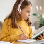 10-tegn-paa-at-dit-barn-er-indadvendt.webp.webp
