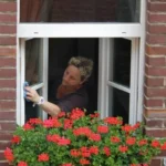 saadan-rengoer-du-vinduer-uden-kemikalier-for-at-undgaa-striber.webp.webp